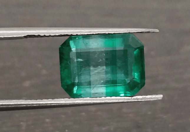 GSI Certified 2.78ct Vibrant Green (color Zoned) Emerald, 100% Natural Earth Mined Gemstone. - SMSGEMS 