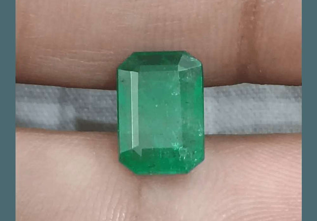 GSI Certified 2.96ct Deep Leaf Green Emerald, 100% Natural Gemstones - SMSGEMS 