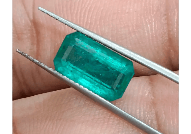 GSI Certified 3.24ct Zambian Emerald , 100% Natural Earth Mined Gemstone. - SMSGEMS 