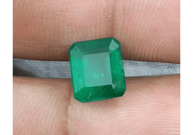 GSI Certified 3.50ct Deep Green Swat Emerala, Natural Gemstone - SMSGEMS 