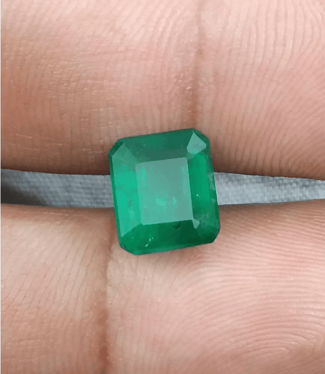GSI Certified 3.50ct Deep Green Swat Emerala, Natural Gemstone - SMSGEMS 