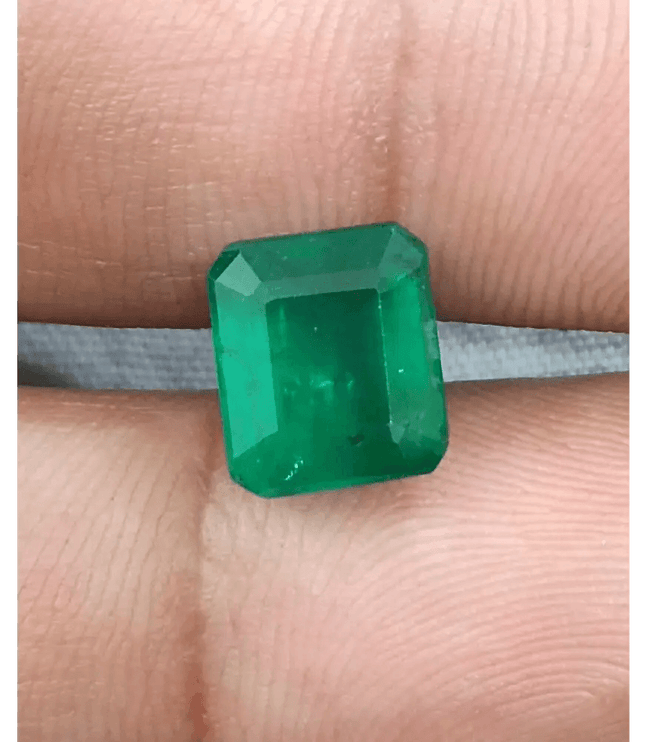 GSI Certified 3.50ct Deep Green Swat Emerala, Natural Gemstone - SMSGEMS 