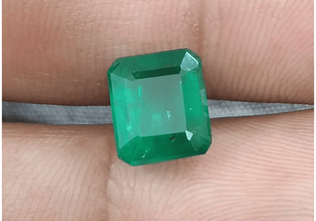 GSI Certified 3.50ct Deep Green Swat Emerala, Natural Gemstone - SMSGEMS 