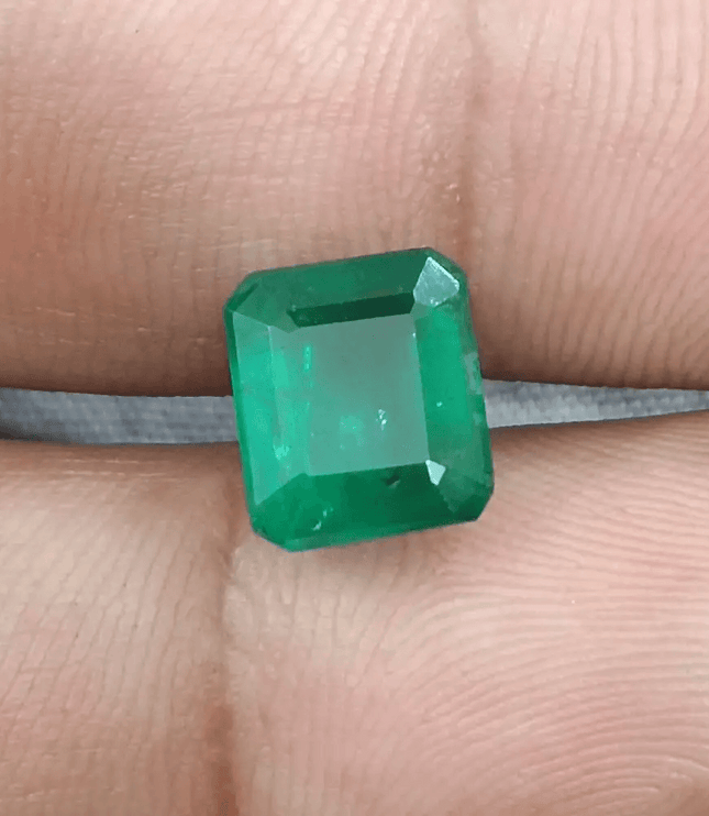 GSI Certified 3.50ct Deep Green Swat Emerala, Natural Gemstone - SMSGEMS 