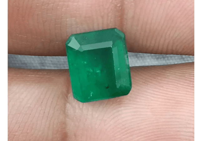 GSI Certified 3.50ct Deep Green Swat Emerala, Natural Gemstone - SMSGEMS 