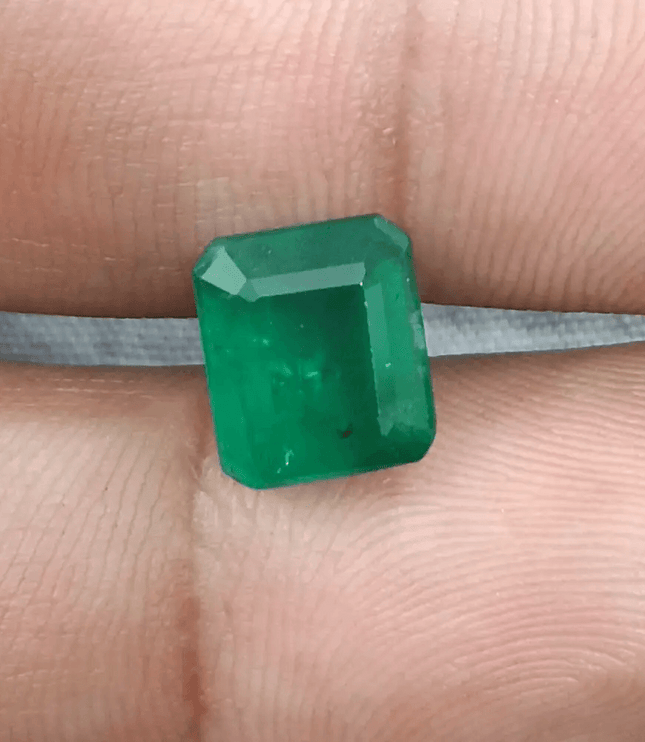 GSI Certified 3.50ct Deep Green Swat Emerala, Natural Gemstone - SMSGEMS 