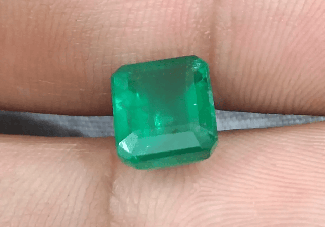 GSI Certified 3.50ct Deep Green Swat Emerala, Natural Gemstone - SMSGEMS 