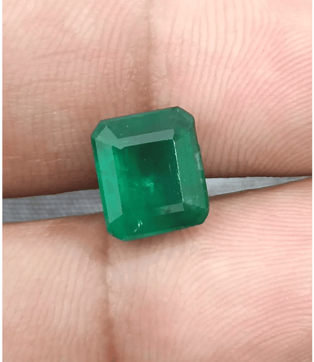 GSI Certified 3.50ct Deep Green Swat Emerala, Natural Gemstone - SMSGEMS 