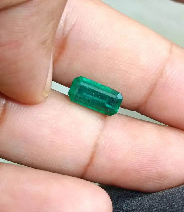 GSI Certified 3.60ct Medium Vivid Green Swat Emerald , 100% Natural Earth Mined Gem. - SMSGEMS 