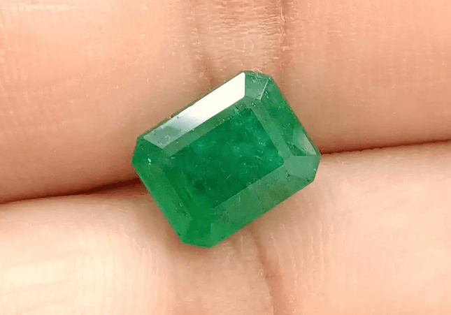 GSI Certified 3.67ct Medium Deep Green Zambian Emerald , Natural Earth Mined Gemstone. - SMSGEMS 
