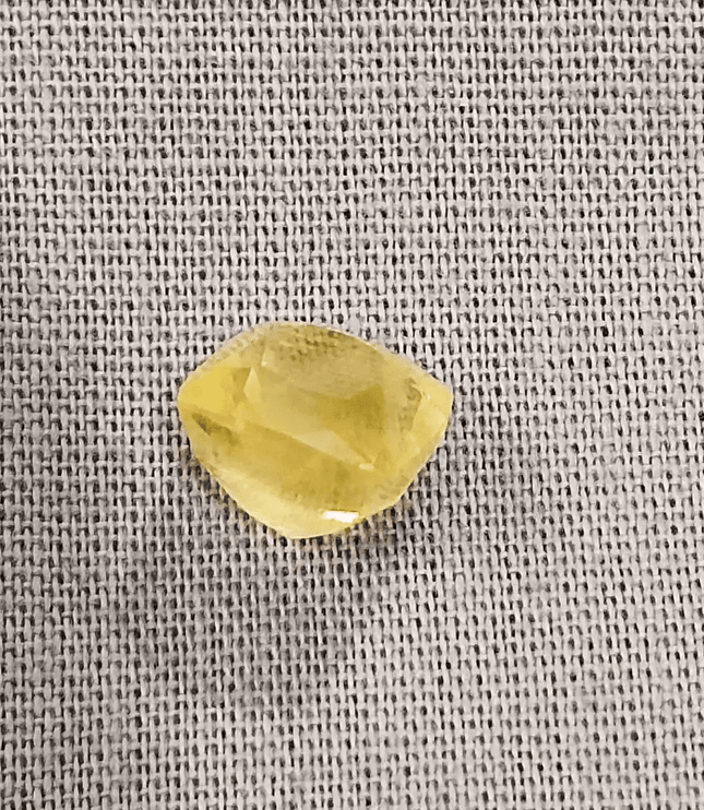 GSI Certified 3.85ct Vivid Yellow Sapphire, Natural Untreated Gemstone. - SMSGEMS 