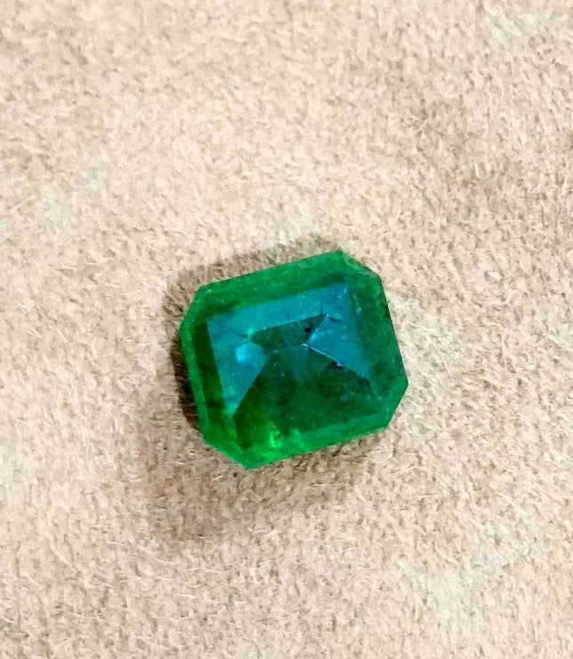 GSI Certified 3.87ct Deep Velvet Green Swat Emerald , Natural Earth Mined Gemstone - SMSGEMS 