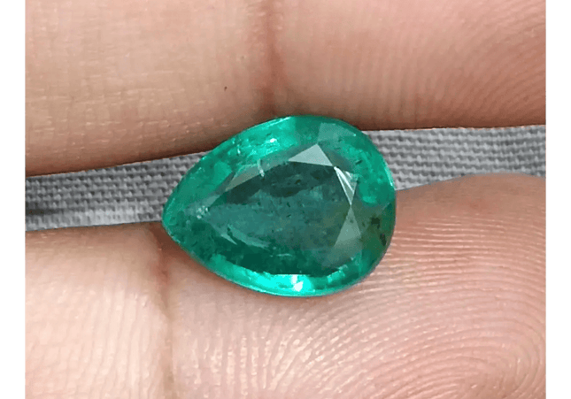 GSI Certified 4.19ct Medium Deep Zambian Emerald, Natural Earth Mined Gemstone - SMSGEMS 