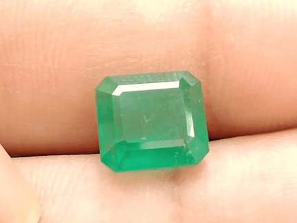 GSI Certified 4.30ct Velvet Green Colombian Emerald , Natural Earth Mined Gemstone - SMSGEMS 