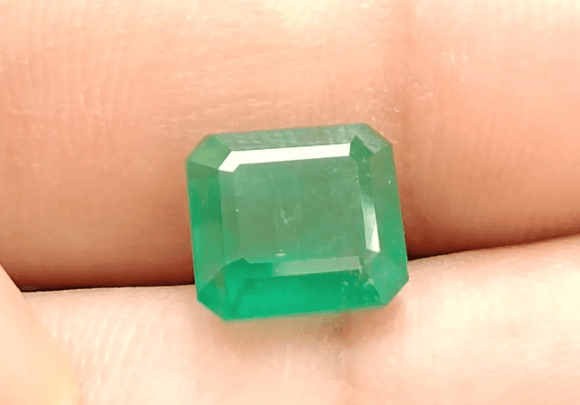GSI Certified 4.30ct Velvet Green Colombian Emerald , Natural Earth Mined Gemstone - SMSGEMS 