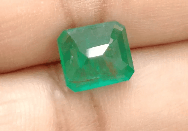 GSI Certified 4.30ct Velvet Green Colombian Emerald , Natural Earth Mined Gemstone - SMSGEMS 