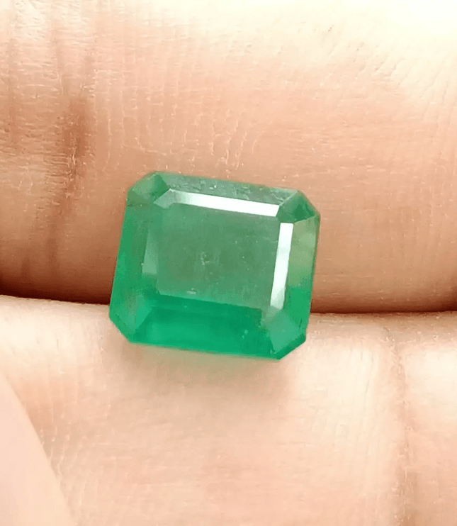 GSI Certified 4.30ct Velvet Green Colombian Emerald , Natural Earth Mined Gemstone - SMSGEMS 