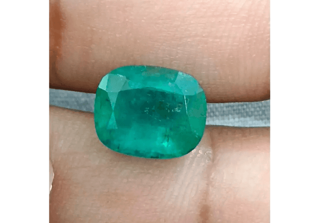 GSI Certified 4.74ct Zambian Emerald , 100% Natural Earth Mined Gemstone - SMSGEMS 
