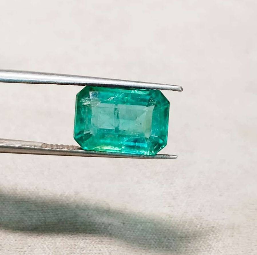 Certified 4.04ct  Emerald, 100% Natural Gem