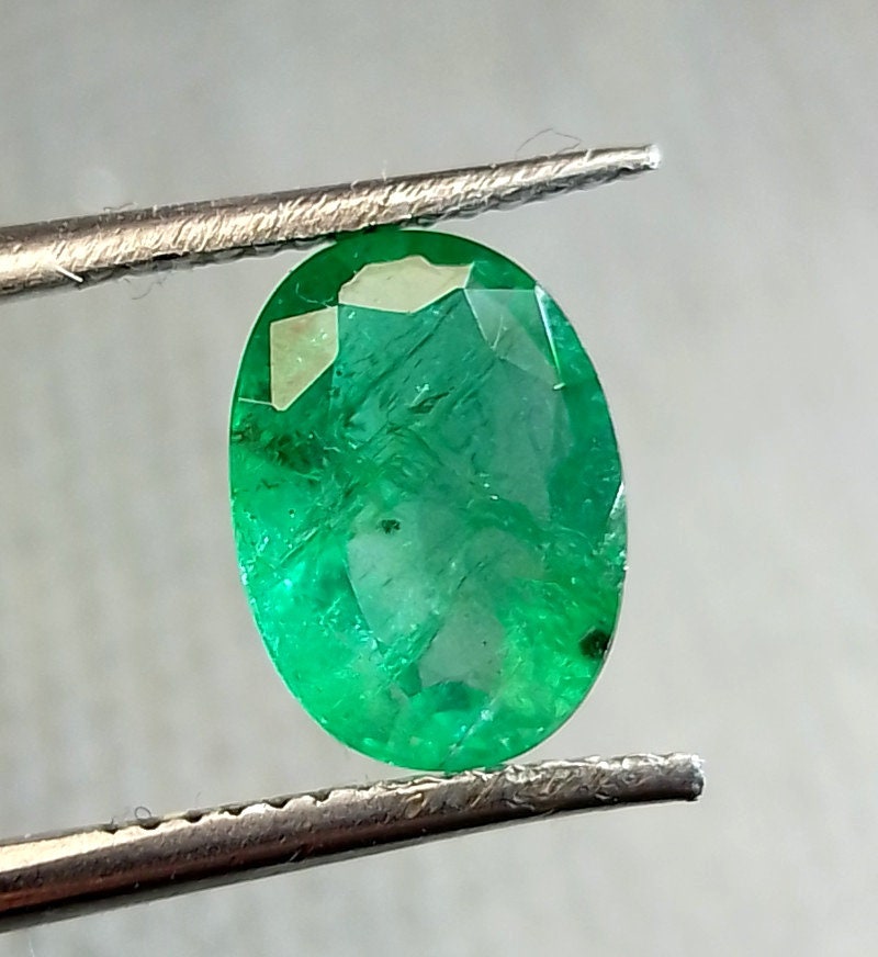 2.35ct Vivid Green Emerald, 100% Natural Emerald