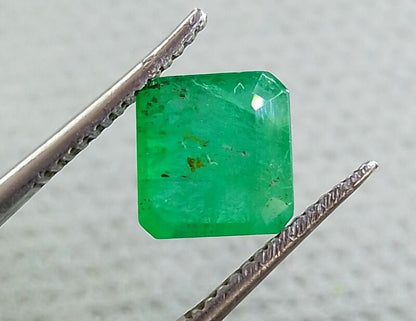 1.97ct Vivid Green Emerald, 100% Natural Gemstone