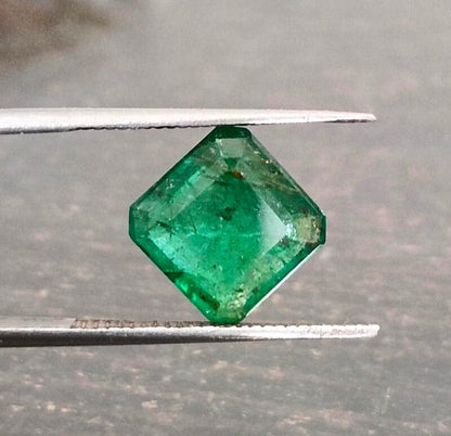 2.56ct Deep Vivid Green Emerald, 100% Natural Gem