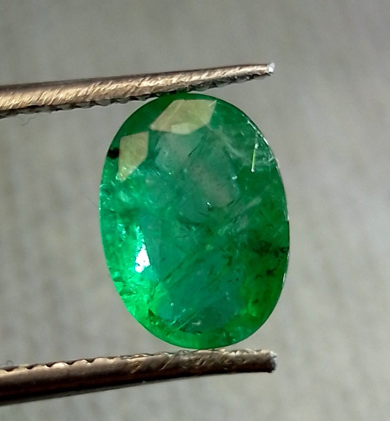 2.35ct Vivid Green Emerald, 100% Natural Emerald