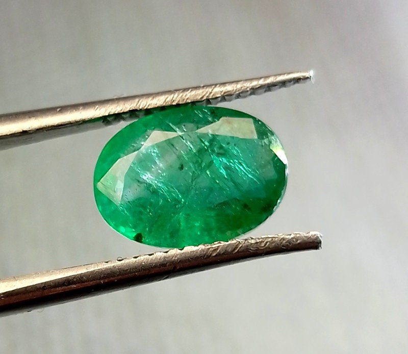 2.35ct Vivid Green Emerald, 100% Natural Emerald