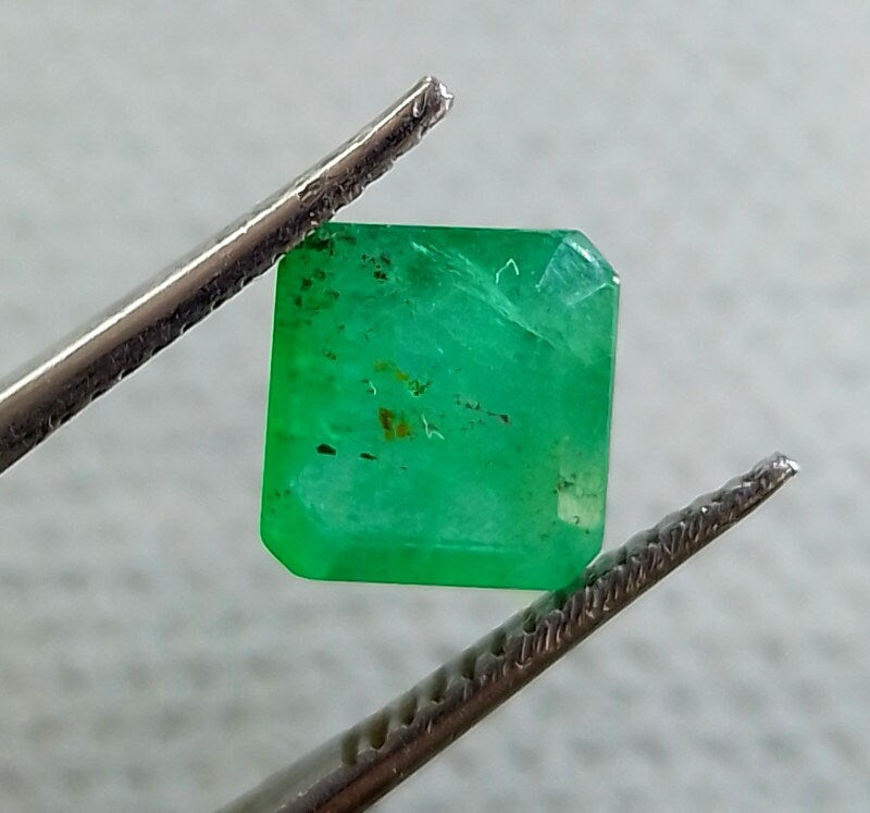 1.97ct Vivid Green Emerald, 100% Natural Gemstone