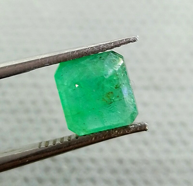 1.97ct Vivid Green Emerald, 100% Natural Gemstone