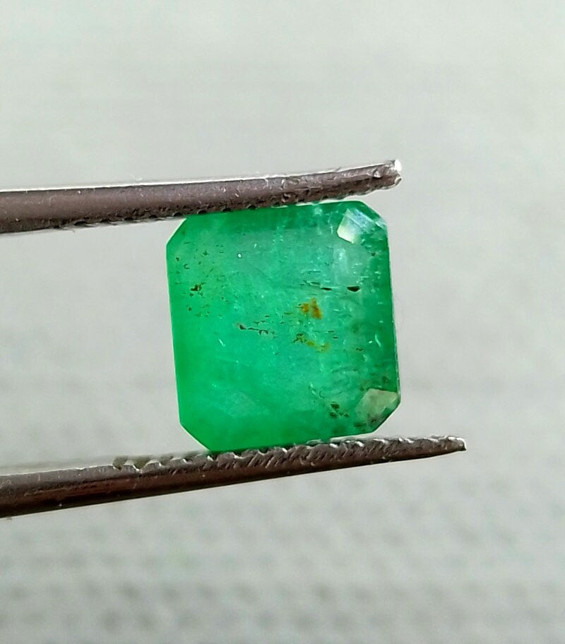 1.97ct Vivid Green Emerald, 100% Natural Gemstone