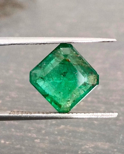 2.56ct Deep Vivid Green Emerald, 100% Natural Gem