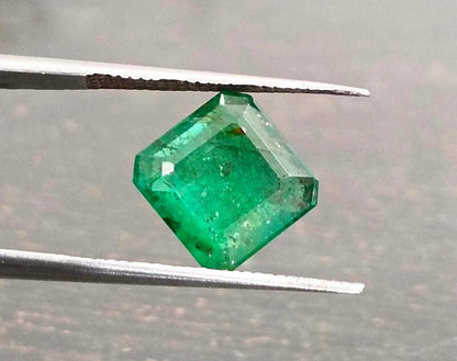 2.56ct Deep Vivid Green Emerald, 100% Natural Gem