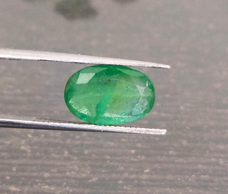 2.23ct Vivid Green Emerald, 100% Natural Gem