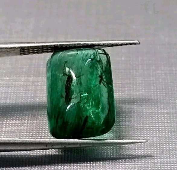 5.23ct Sugarloaf Cut Emerald, 100% Natural Gem