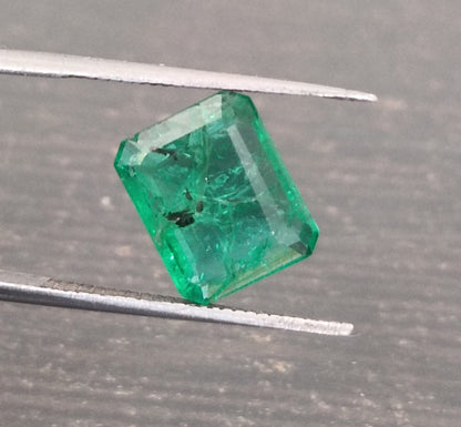 2.35ct Vivid Green Emerald, 100% Natural Gemstone