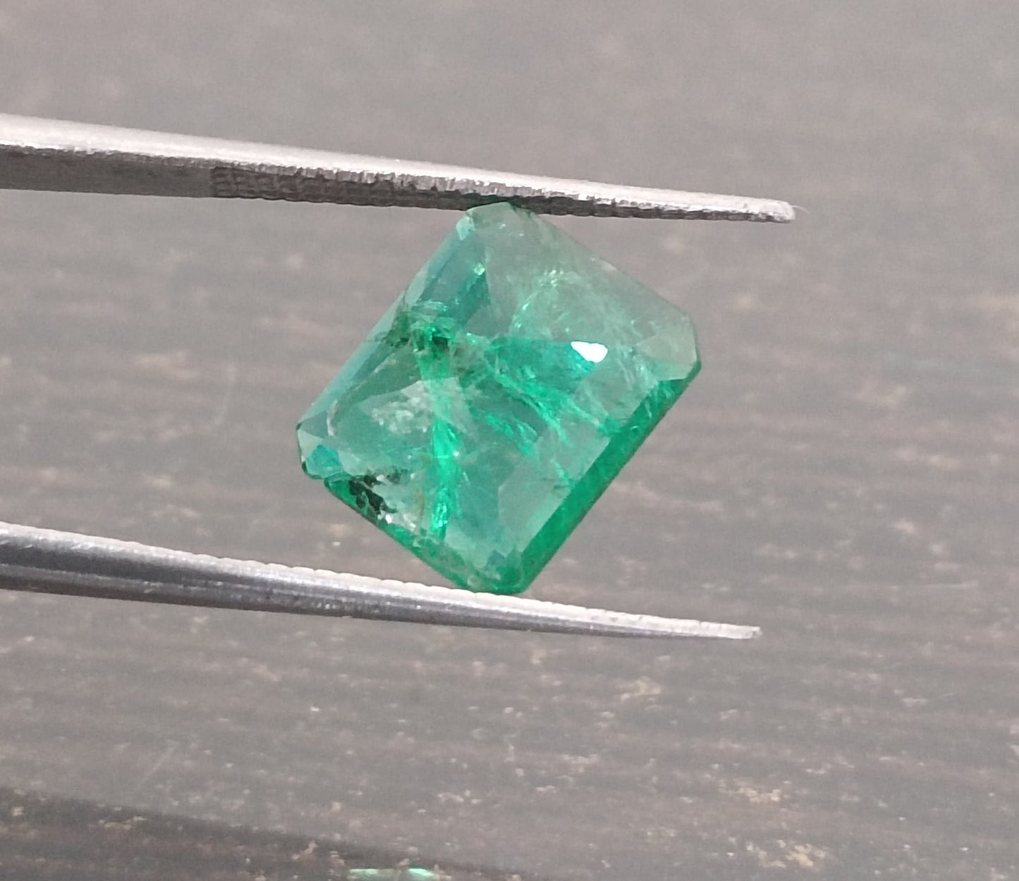 2.35ct Vivid Green Emerald, 100% Natural Gemstone