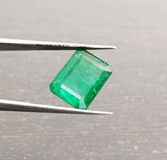 4.20ct Vibrant Green Emerald, 100% Natural Gem