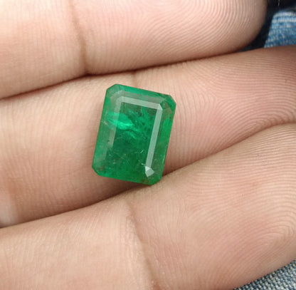 4.20ct Vibrant Green Emerald, 100% Natural Gem