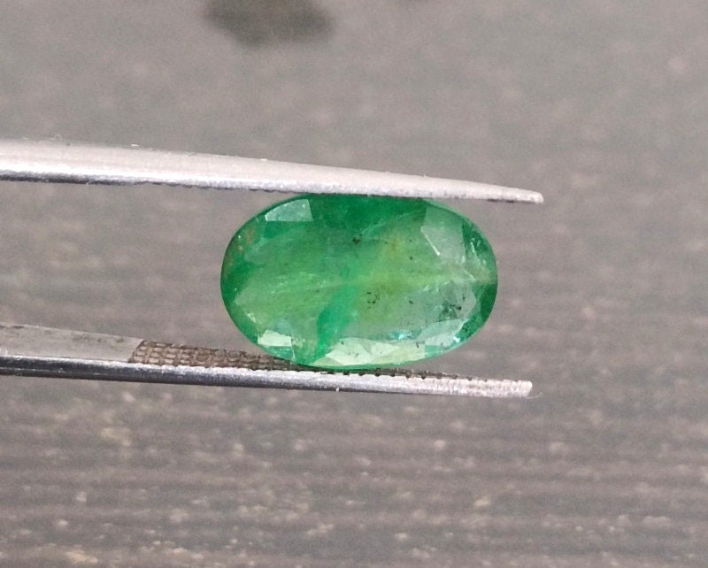 2.23ct Vivid Green Emerald, 100% Natural Gem