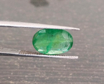 2.23ct Vivid Green Emerald, 100% Natural Gem