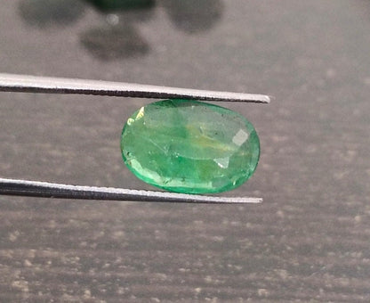 2.23ct Vivid Green Emerald, 100% Natural Gem