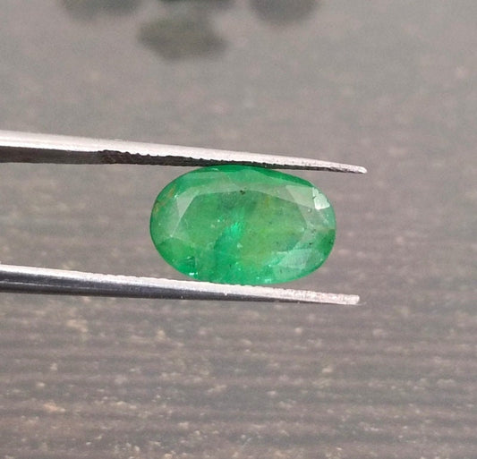 2.23ct Vivid Green Emerald, 100% Natural Gem