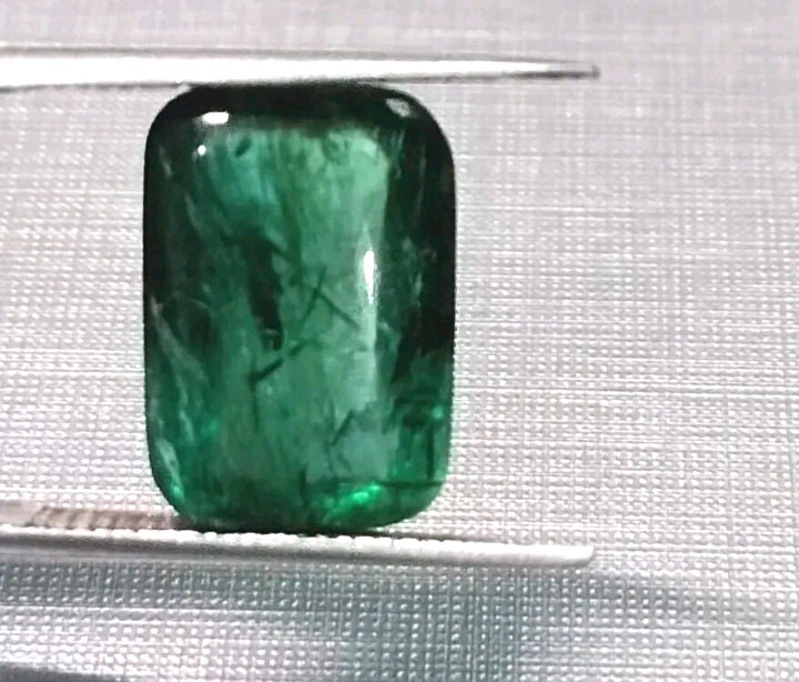 5.23ct Sugarloaf Cut Emerald, 100% Natural Gem