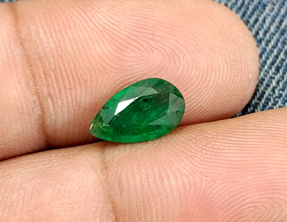 1.38ct Vivid Green Emerald, 100% Natural Earth mined Gem