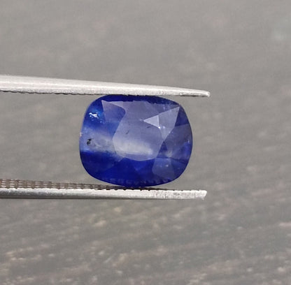 2.68ct IGI Certified Royal Blue Ceylon Sapphire, 100% Natural only heated Earth Mined Gemstone.