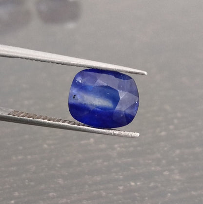 2.68ct IGI Certified Royal Blue Ceylon Sapphire, 100% Natural only heated Earth Mined Gemstone.