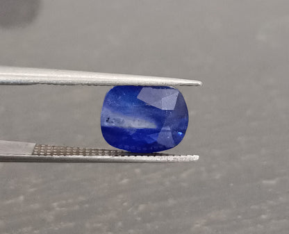 2.68ct IGI Certified Royal Blue Ceylon Sapphire, 100% Natural only heated Earth Mined Gemstone.