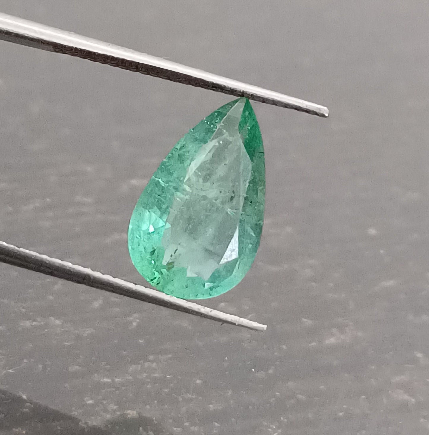 2.20ct Zambian Emerald, 100% Natural Earth mined Gem