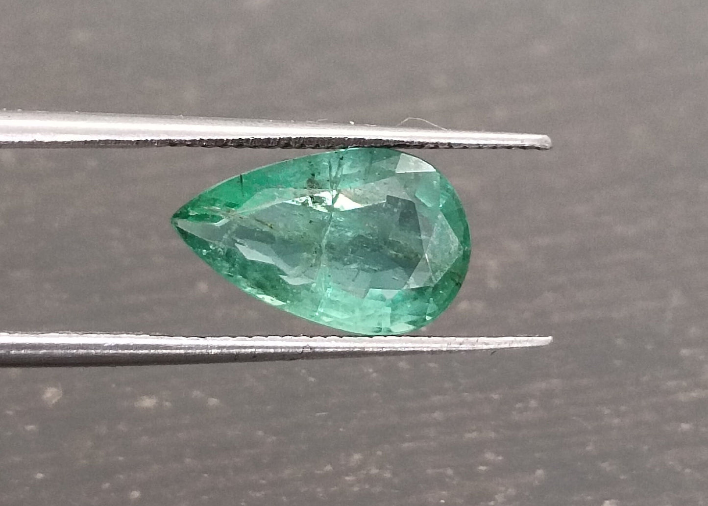 2.20ct Zambian Emerald, 100% Natural Earth mined Gem